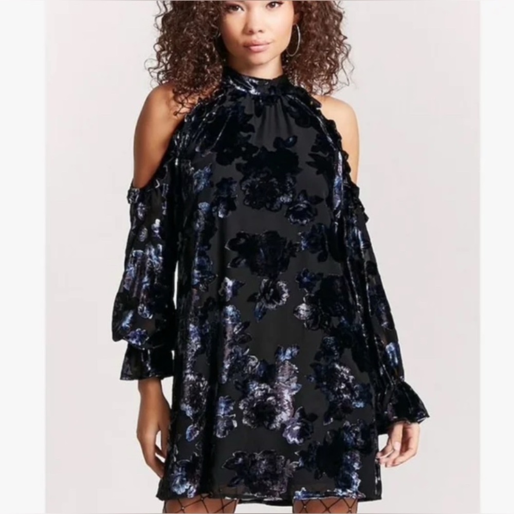 Forever 21 women’s size small crushed velvet flower cold shoulder mini